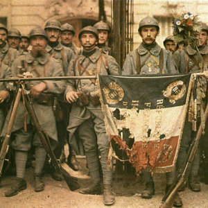 El_114_de_infantería,_en_París,_el_14_de_julio_de_1917,_León_Gimpel.jpg
