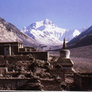 Mt. Everest (S side) from Rongbok monestery ruins<br />
